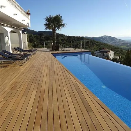 Villa Casa Blanca-fantastic With Salt Water Infinity Pool And Huge Deck Area *