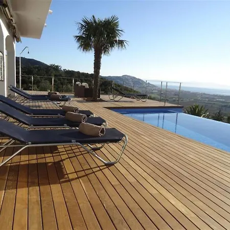 Casa Blanca-fantastic With Salt Water Infinity Pool And Huge Deck Area *