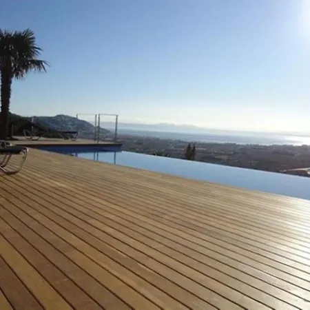 Villa Casa Blanca-fantastic With Salt Water Infinity Pool And Huge Deck Area Roses