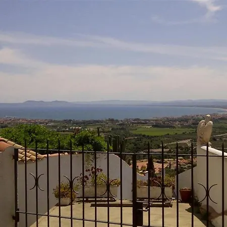 Villa Casa Blanca-fantastic With Salt Water Infinity Pool And Huge Deck Area Roses