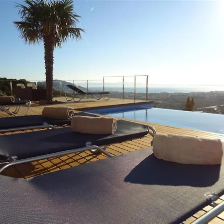 Villa Casa Blanca-fantastic With Salt Water Infinity Pool And Huge Deck Area *