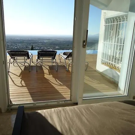 Casa Blanca-fantastic With Salt Water Infinity Pool And Huge Deck Area