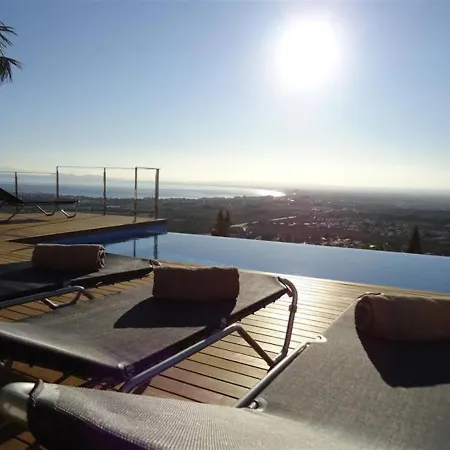 Villa Casa Blanca-fantastic With Salt Water Infinity Pool And Huge Deck Area Roses